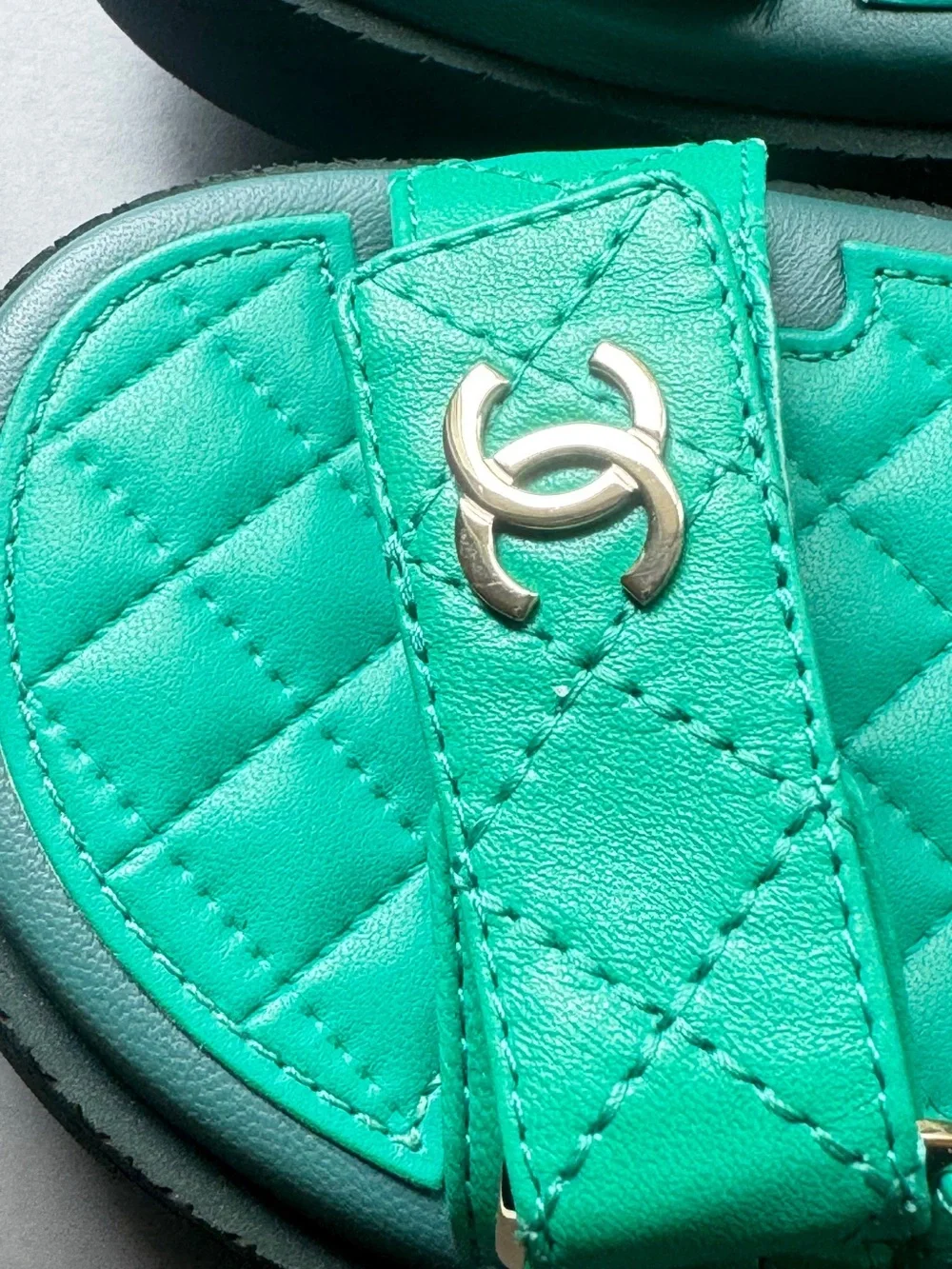Chanel 2023 Pre-Spring Two-Tone Green Quilted Leather Sandals Size 39 with box